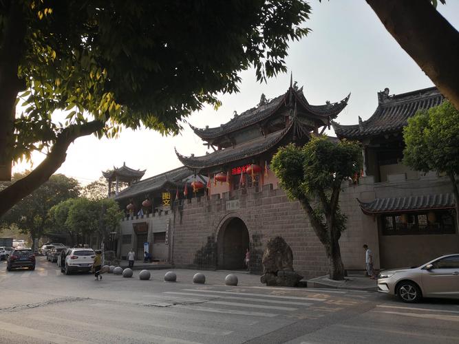 东汉建安年云南是哪里?龙兴古镇气温多少-图2 东汉建安年云南是哪里?龙兴古镇气温多少-图2