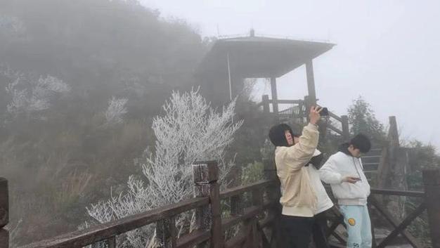 广西桂林冬天冷吗?冬天最冷多少度呀!用穿羽绒服吗?桂林一年最冷的时候多少度-图1 广西桂林冬天冷吗?冬天最冷多少度呀!用穿羽绒服吗?桂林一年最冷的时候多少度-图1