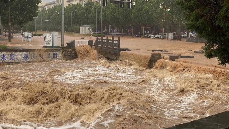 北京的洪水比郑州720洪水大吗?721暴雨死了多少人-图1 北京的洪水比郑州720洪水大吗?721暴雨死了多少人-图1