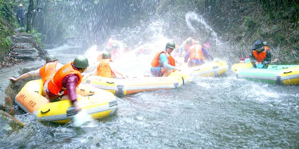 什么样的天气适合去玩漂流最好?下雨天可以玩漂流吗?天气多少度适合漂流-图1 什么样的天气适合去玩漂流最好?下雨天可以玩漂流吗?天气多少度适合漂流-图1
