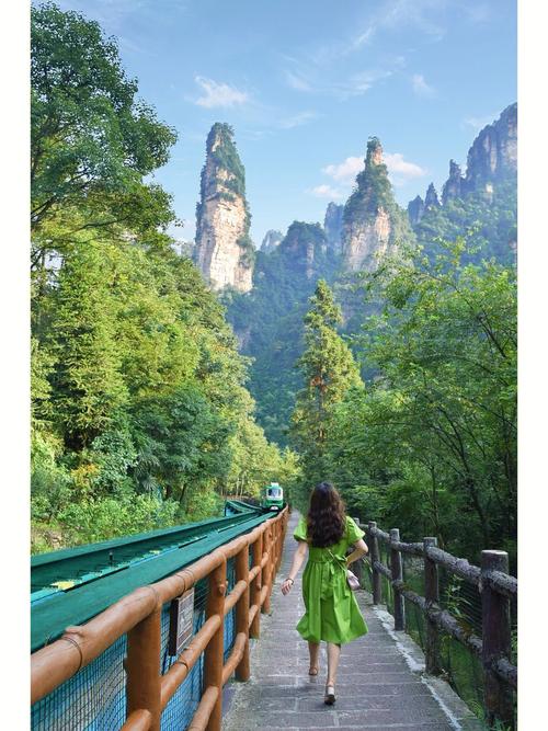 张家界10度左右穿什么衣服？张家界10月份温度是多少时间-图1