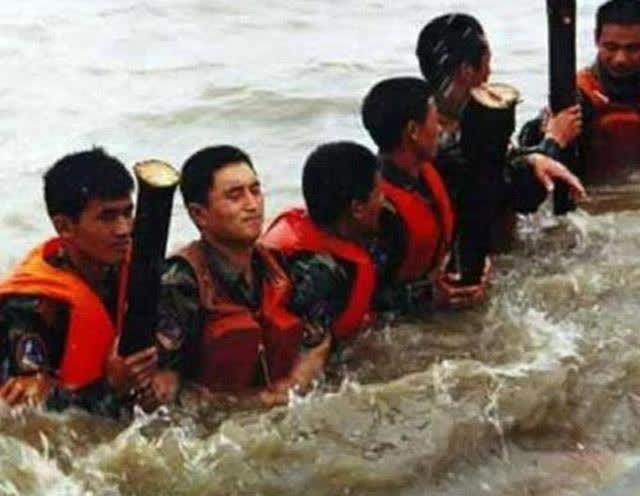 98年洪水处理了哪些人?1998洪水多少官兵-图2 98年洪水处理了哪些人?1998洪水多少官兵-图2