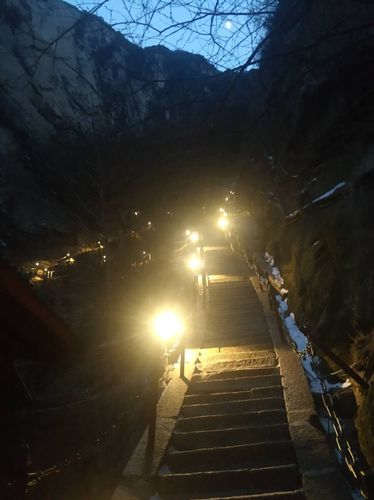 夏季华山山顶夜间温度?夏季华山夜晚多少度-图2 夏季华山山顶夜间温度?夏季华山夜晚多少度-图2