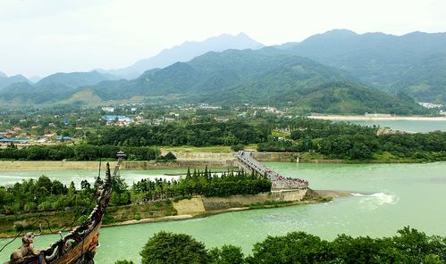 都江堰今天26度应该穿什么?都江堰今天多少度-图1 都江堰今天26度应该穿什么?都江堰今天多少度-图1