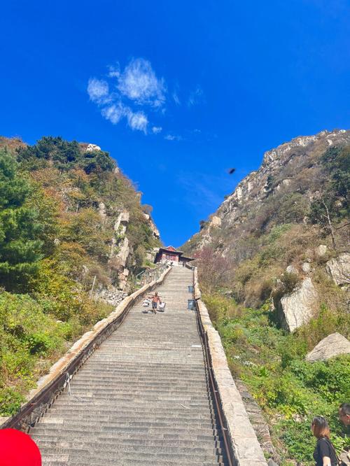 六一爬泰山冷吗?六月泰山顶多少度-图1 六一爬泰山冷吗?六月泰山顶多少度-图1