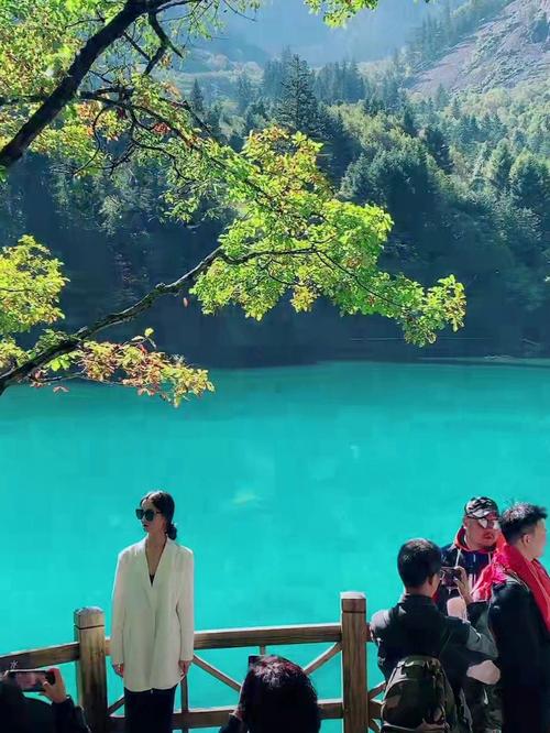 九寨沟12度天气穿什么衣服?九寨沟明天气温是多少度-图2 九寨沟12度天气穿什么衣服?九寨沟明天气温是多少度-图2