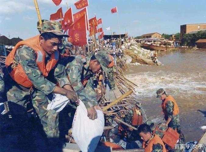 98年洪水处理了哪些人?98洪灾出动多少解放军-图3 98年洪水处理了哪些人?98洪灾出动多少解放军-图3